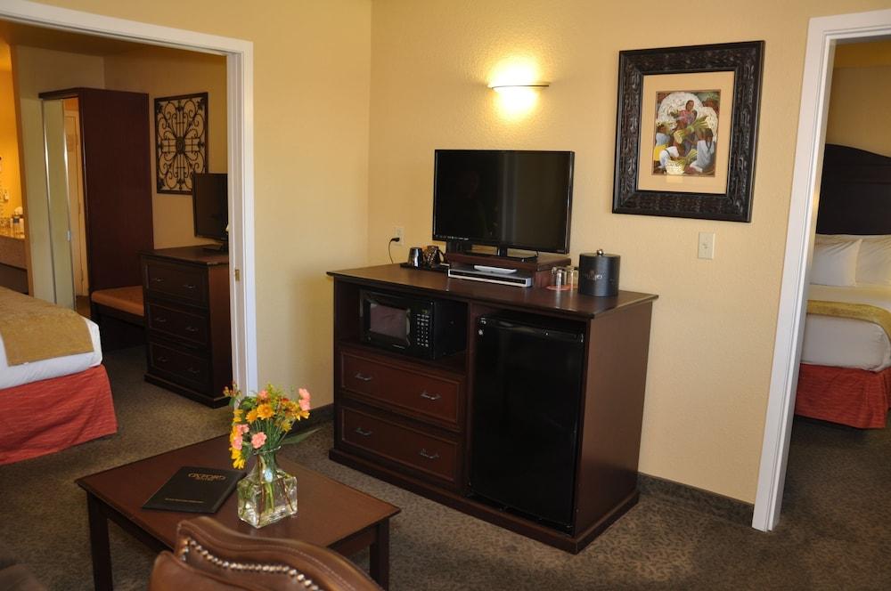 Oxford Suites Redding Extérieur photo